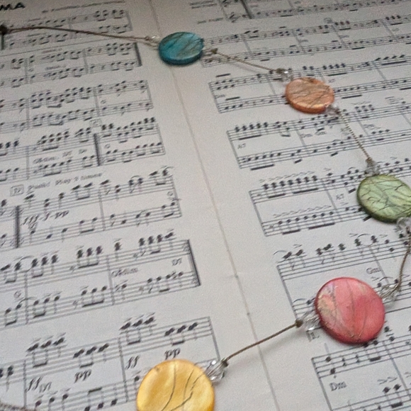 Multicolor Shell Necklace - Picture 3 of 6